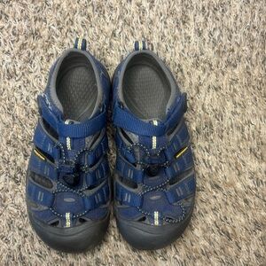 Boys Keens, Navy Blue, Size 2